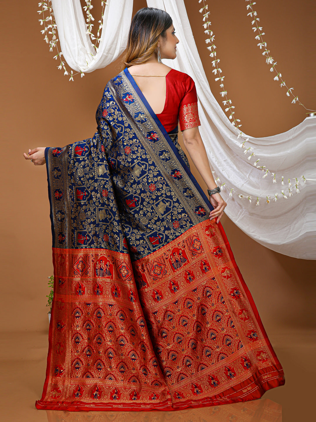 Deep Navy Blue Kanchipuram Style Lichi Silk Saree With Jacquard Work