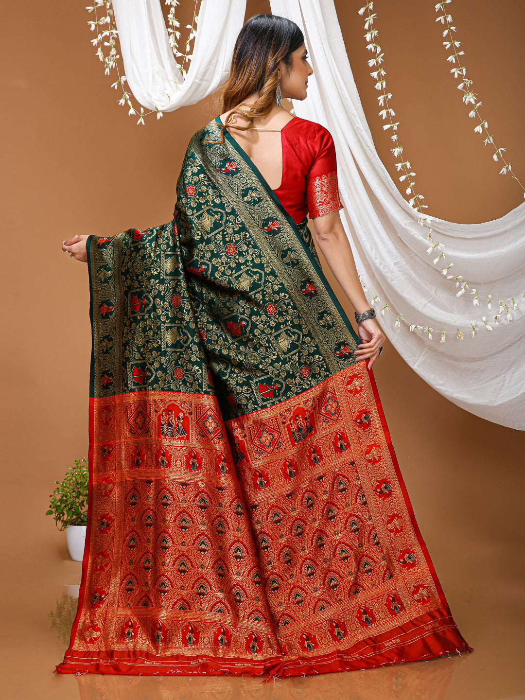 Bottle Green Kanchipuram Style Lichi Silk Saree With Jacquard Work