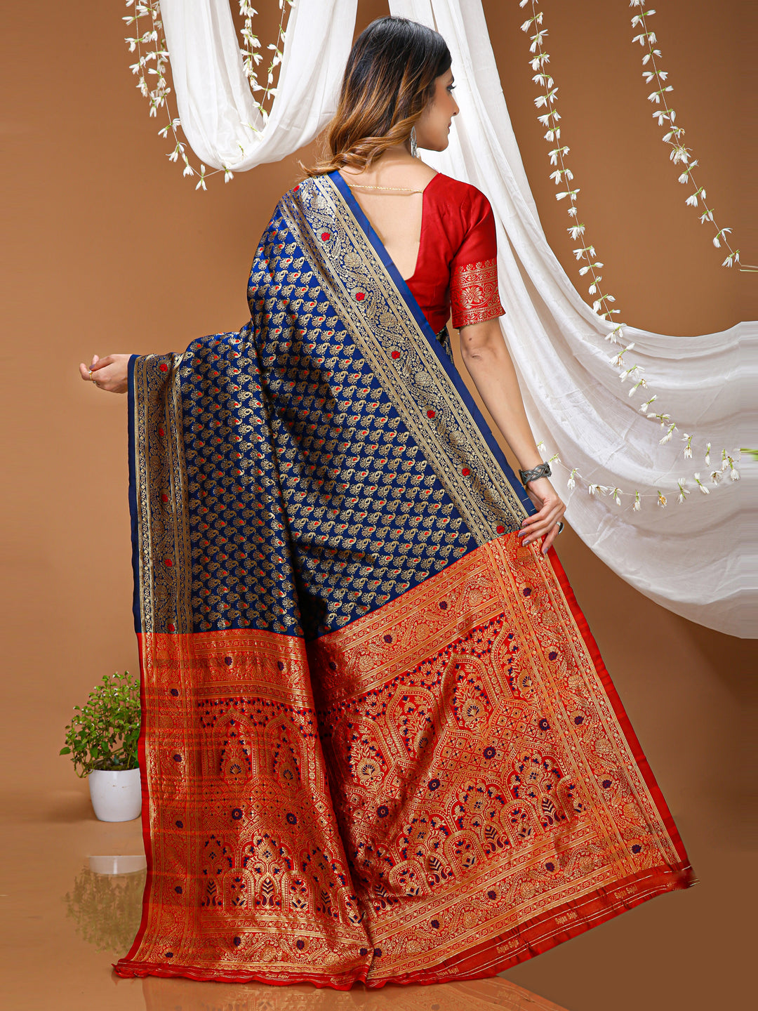 Navy Blue Lichi Silk Jacquard Saree with Beautiful Rich Pallu