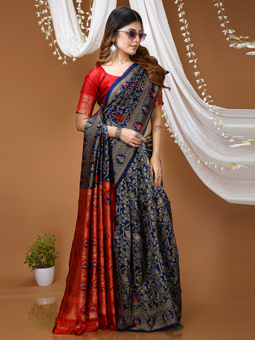 Deep Navy Blue Kanchipuram Style Lichi Silk Saree With Jacquard Work
