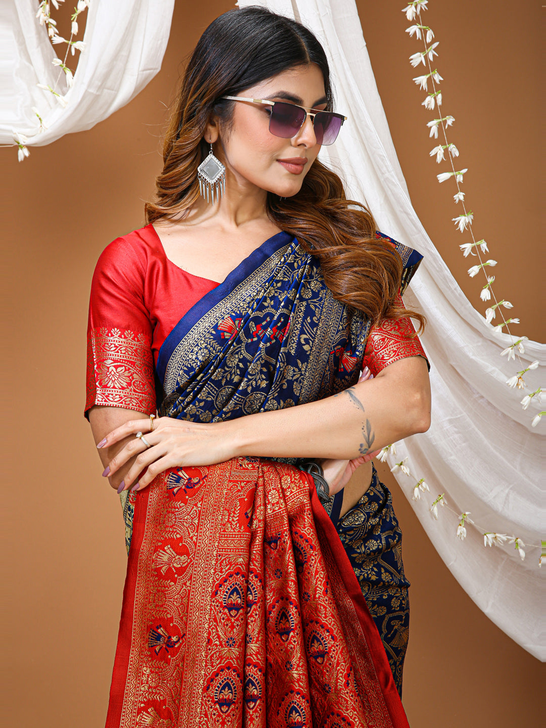 Deep Navy Blue Kanchipuram Style Lichi Silk Saree With Jacquard Work