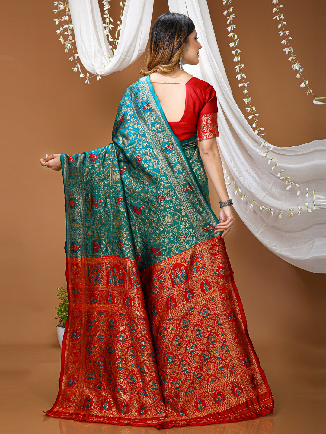 Rama Green Kanchipuram Style Lichi Silk Saree With Jacquard Work