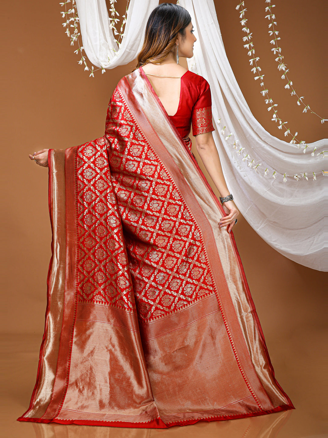 Red Soft Lichi Silk Kanchipuram Jacquard Saree with Rich Pallu