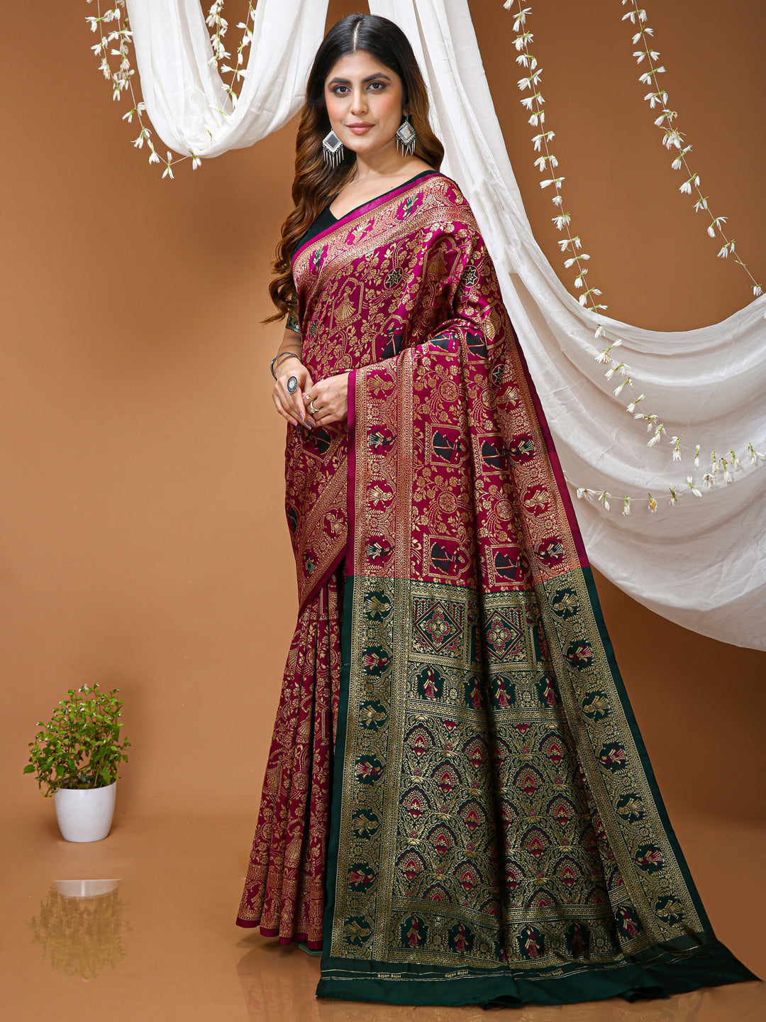 Magenta Lichi Silk Jacquard Weaving Saree with Contrast Blouse