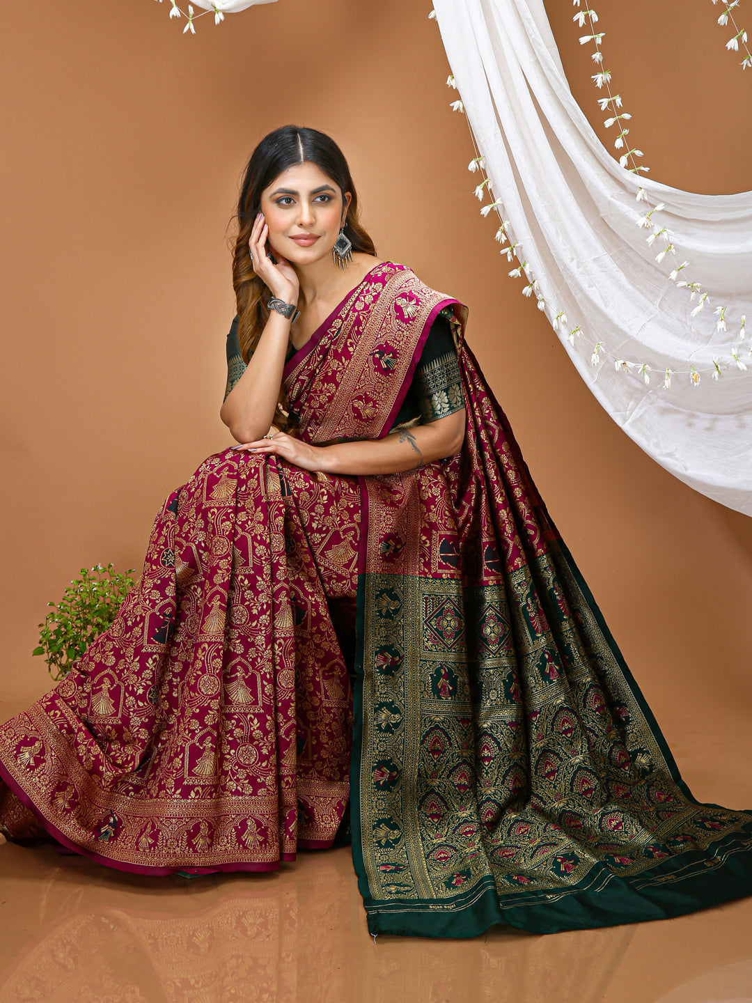 Magenta Lichi Silk Jacquard Weaving Saree with Contrast Blouse
